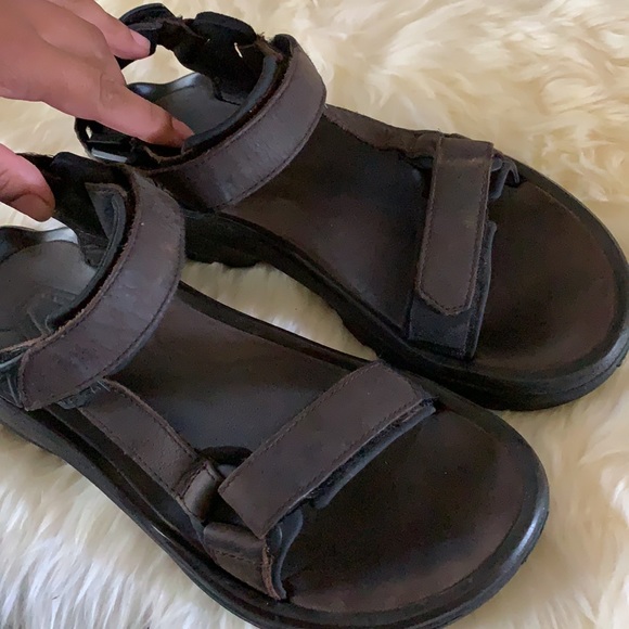 Sandals_&_Flip_Flops